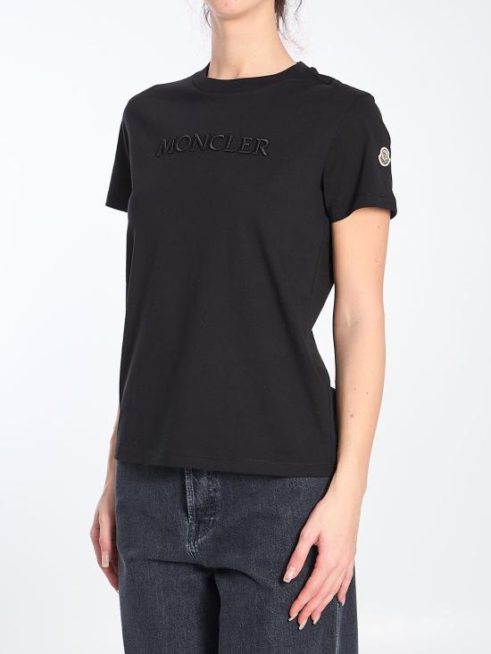 Short -sleeved t -shirt