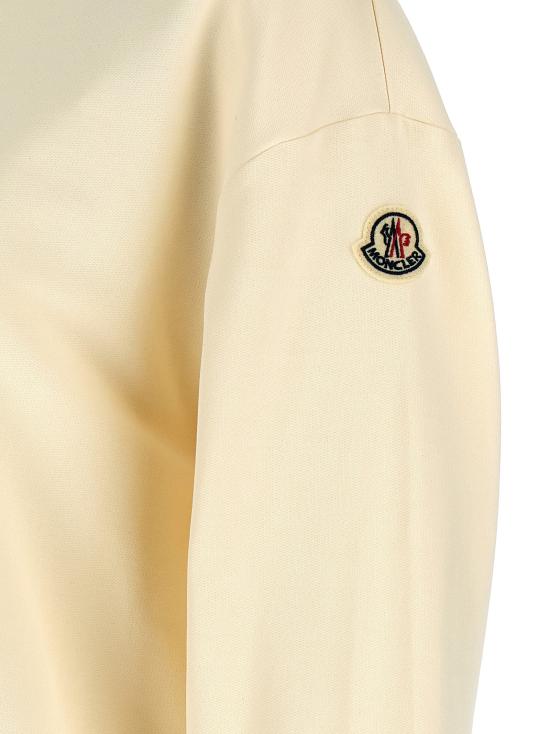 Long -sleeved t -shirt