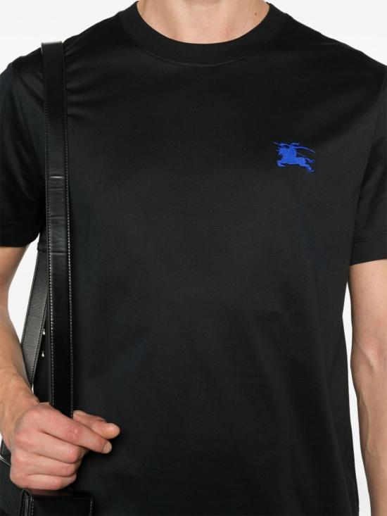 Short -sleeved t -shirt