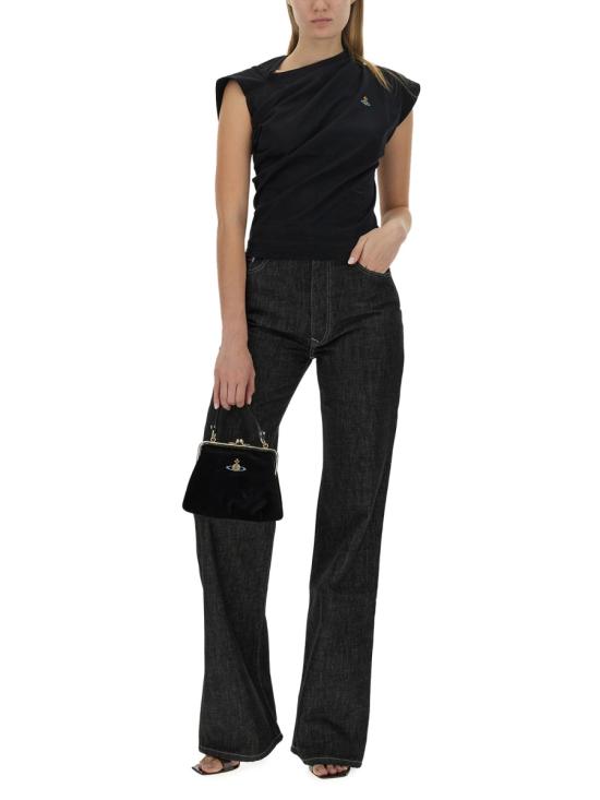 Sleeveless t-shirt