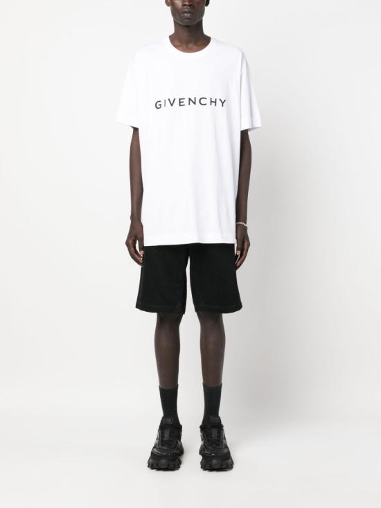 Short -sleeved t -shirt
