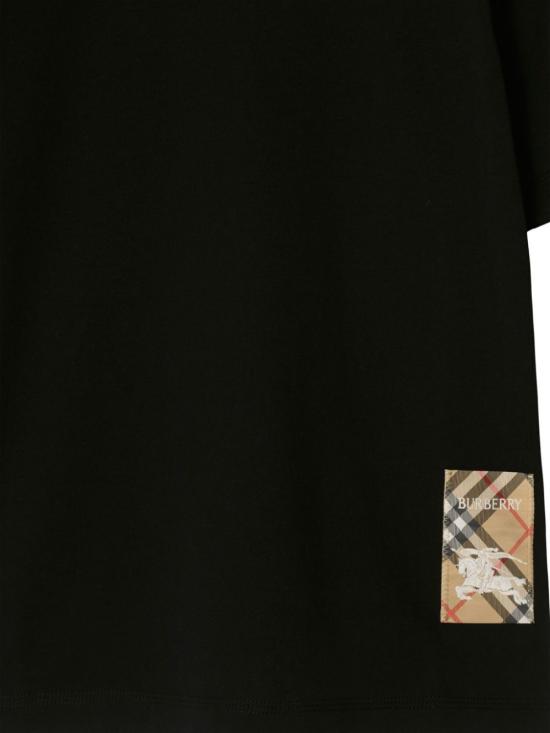 Short -sleeved t -shirt