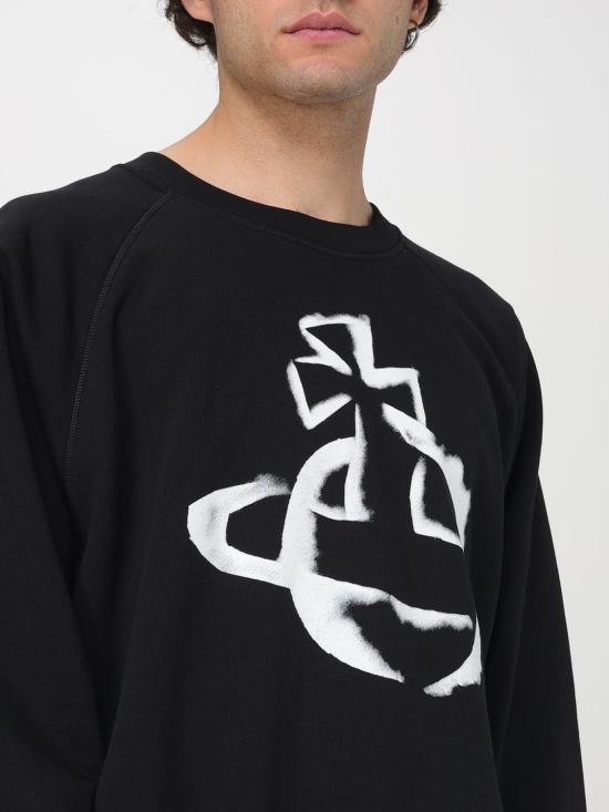 Long-sleeved t-shirt