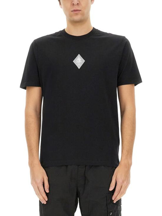 Short -sleeved t -shirt