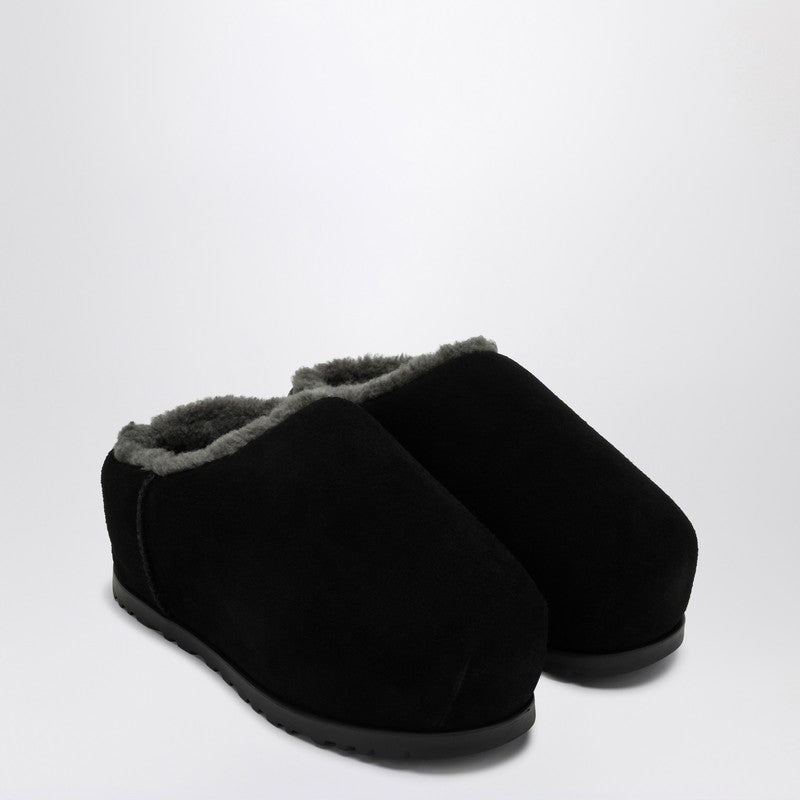 Pumped Black Slipper