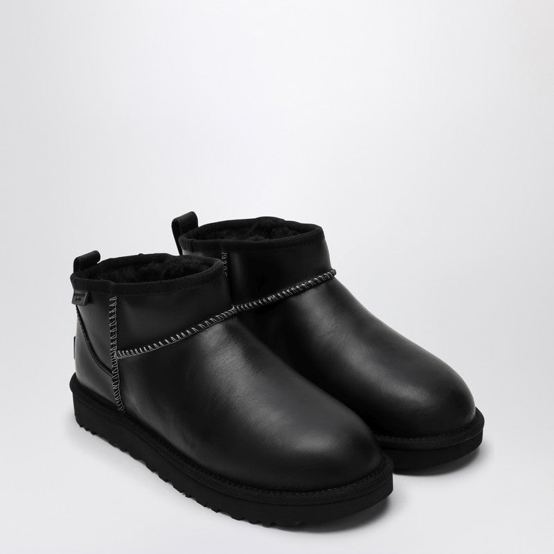 Classic Ultra Mini Black Boot