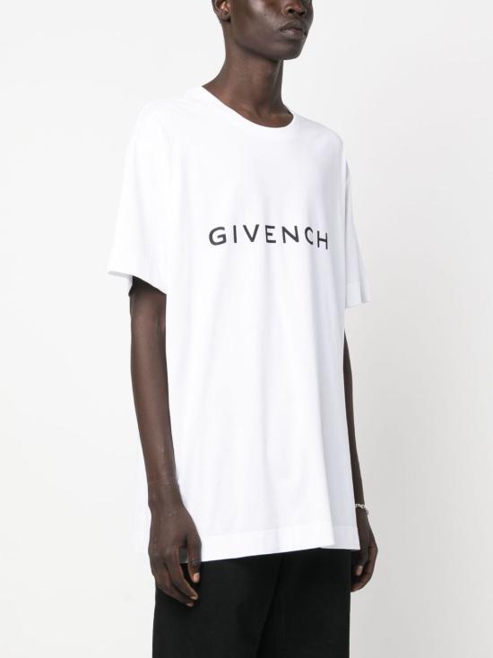 Short -sleeved t -shirt
