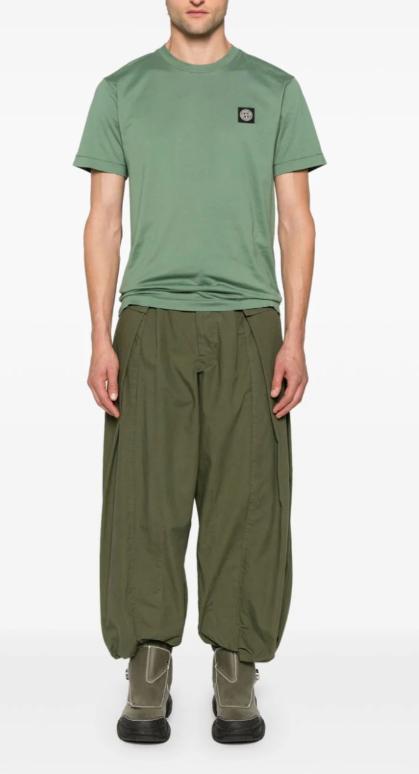 Short -sleeved t -shirt