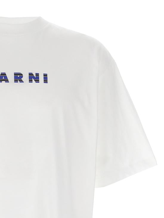 Short -sleeved t -shirt