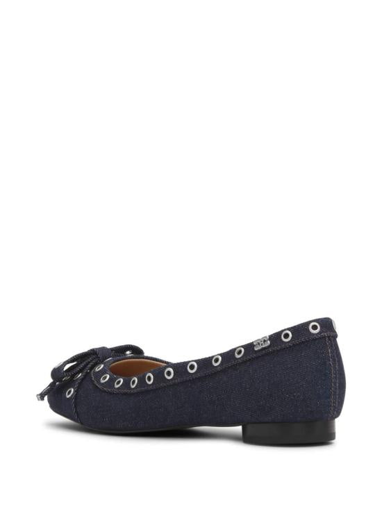 Flat shoes