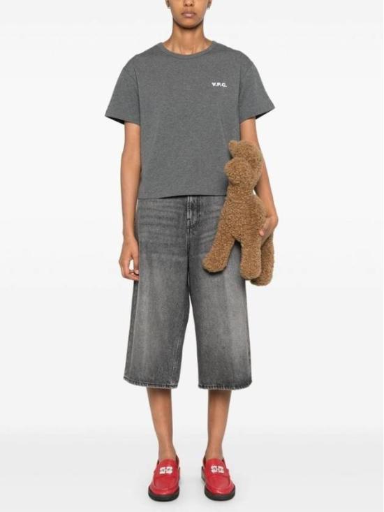 Short -sleeved t -shirt