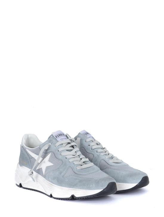 أحذية رياضية