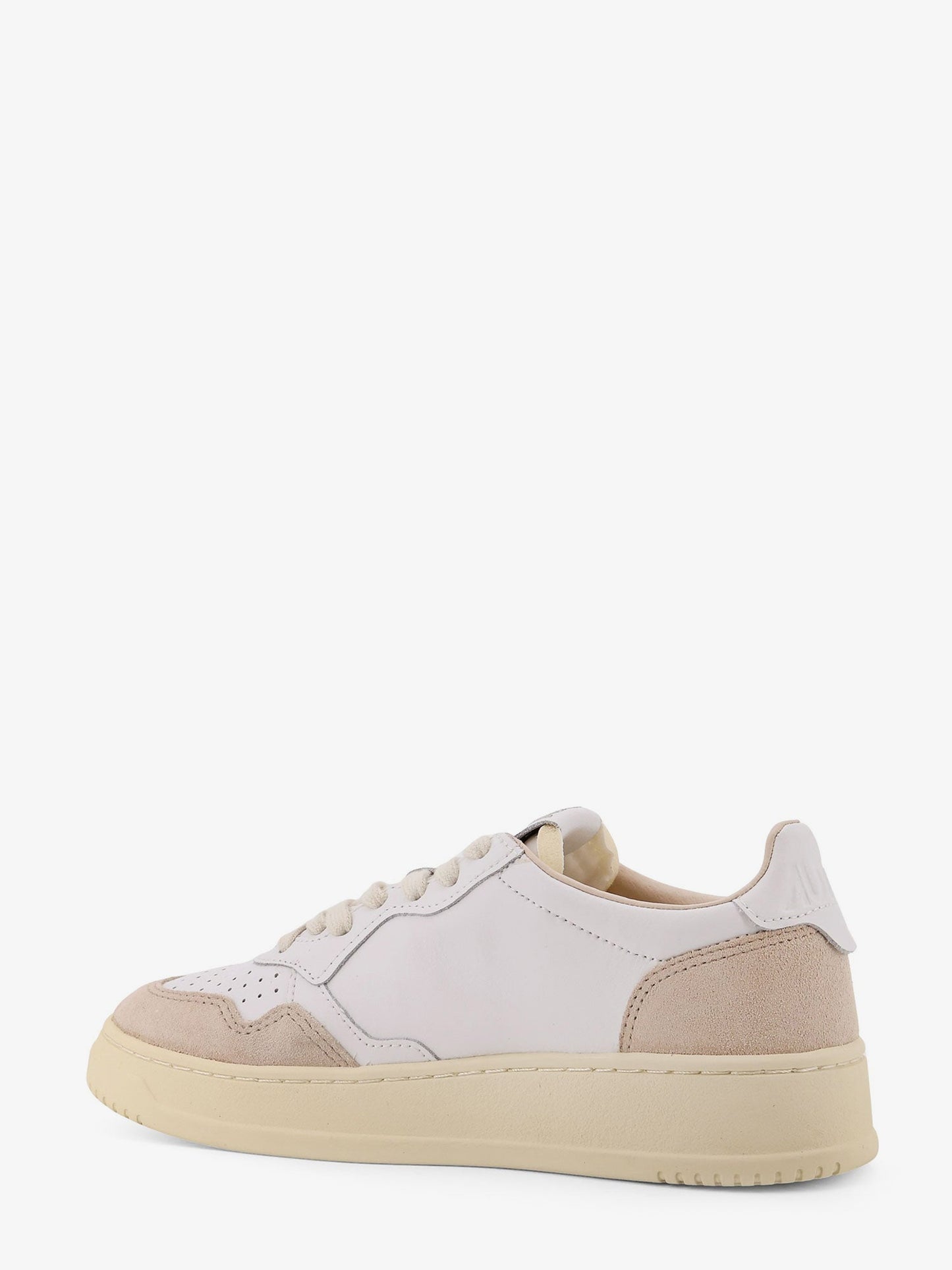 autry-medalist-low-low-top-leather-sneakers