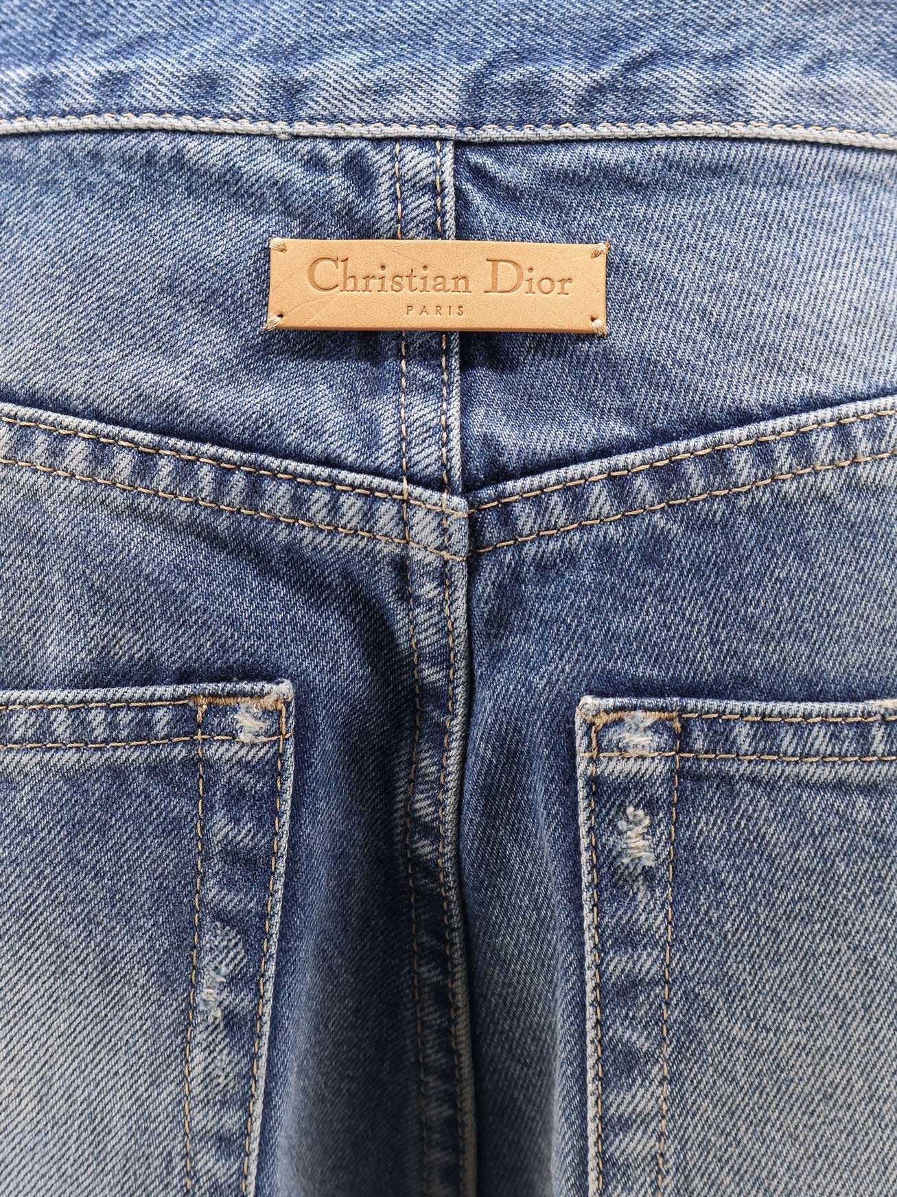 flared-jeans-with-destroyed-effect-542p94a3075-3