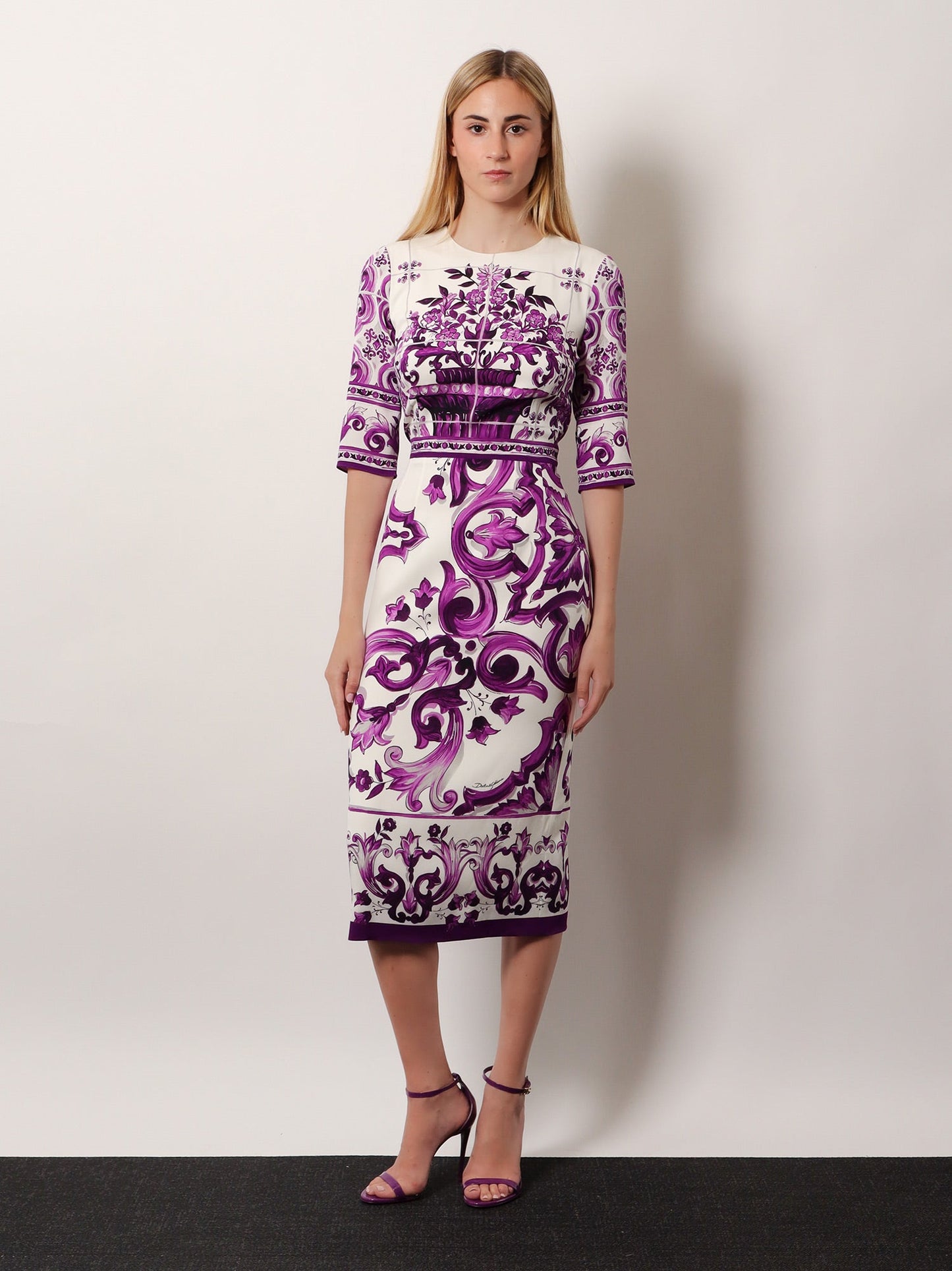 dolce-&-gabbana-silk-midi-pencil-dress-with-maiolica-print