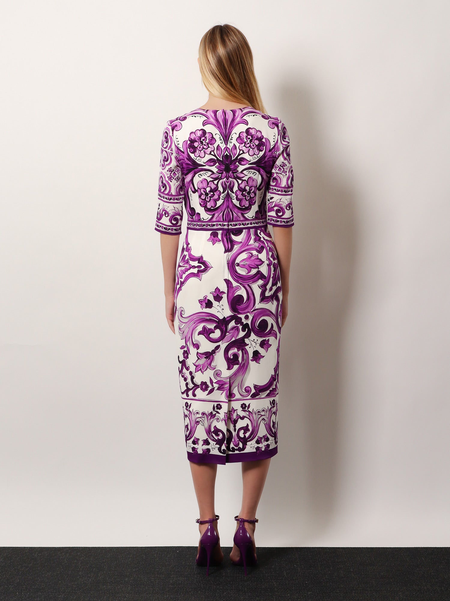 dolce-&-gabbana-silk-midi-pencil-dress-with-maiolica-print