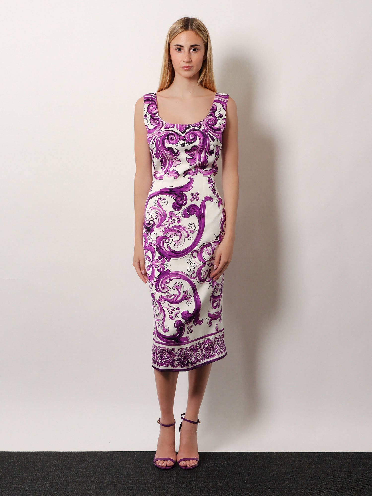 dolce-&-gabbana-silk-midi-pencil-dress-with-maiolica-print