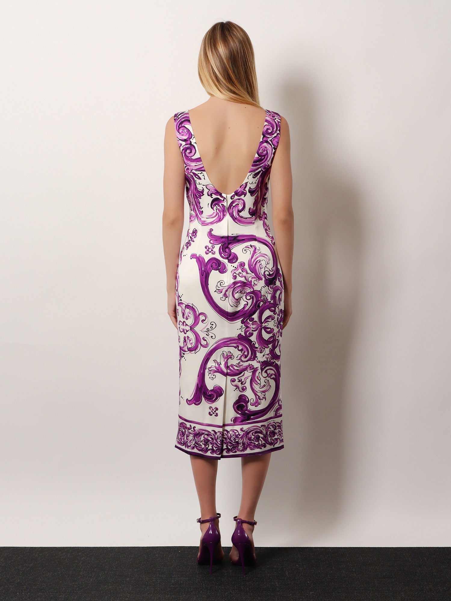 dolce-&-gabbana-silk-midi-pencil-dress-with-maiolica-print