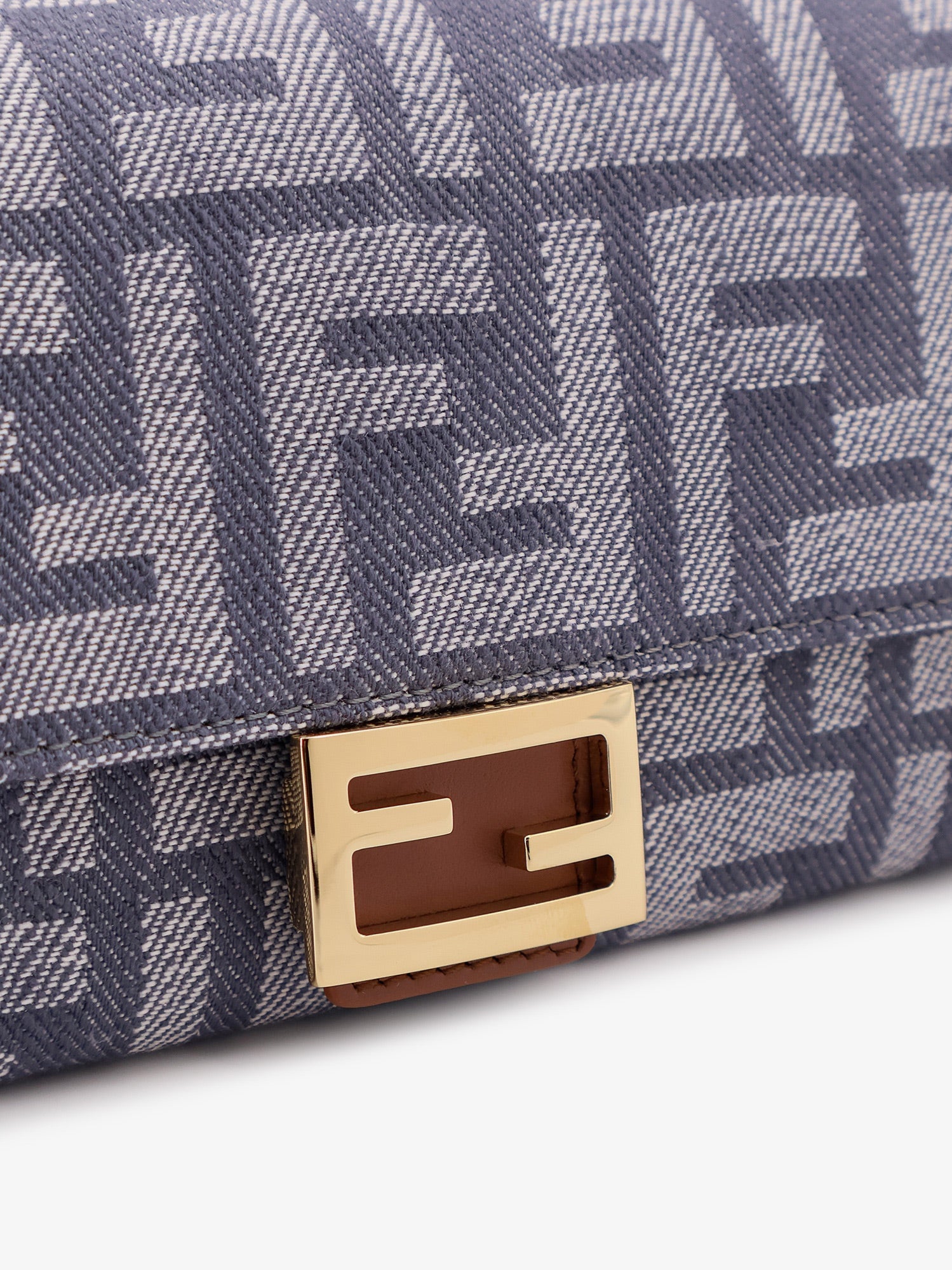 fendi-continental-with-chain-baguette-wallet