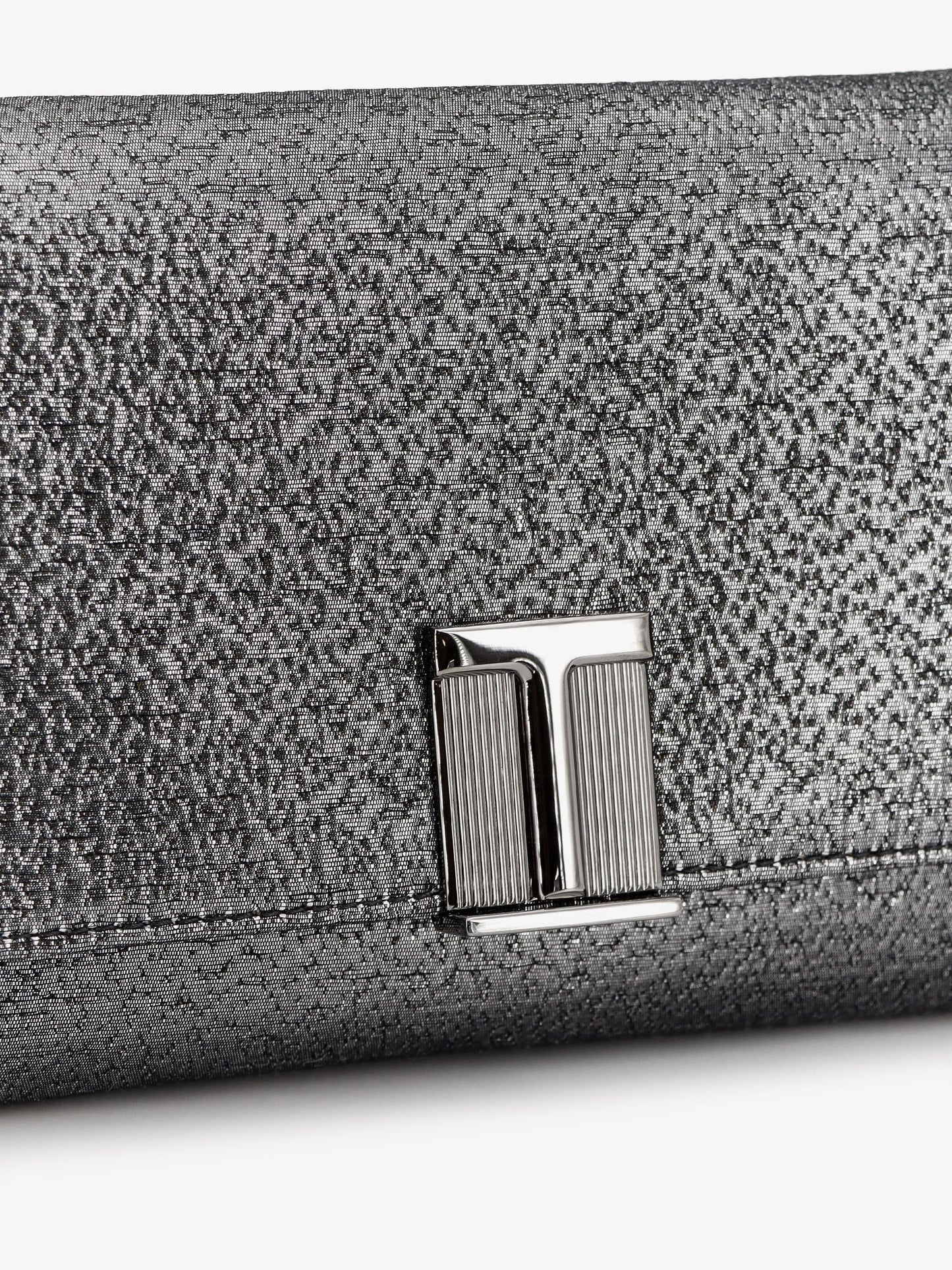 tom-ford-laminated-pochette-with-chain-shoulder-strap