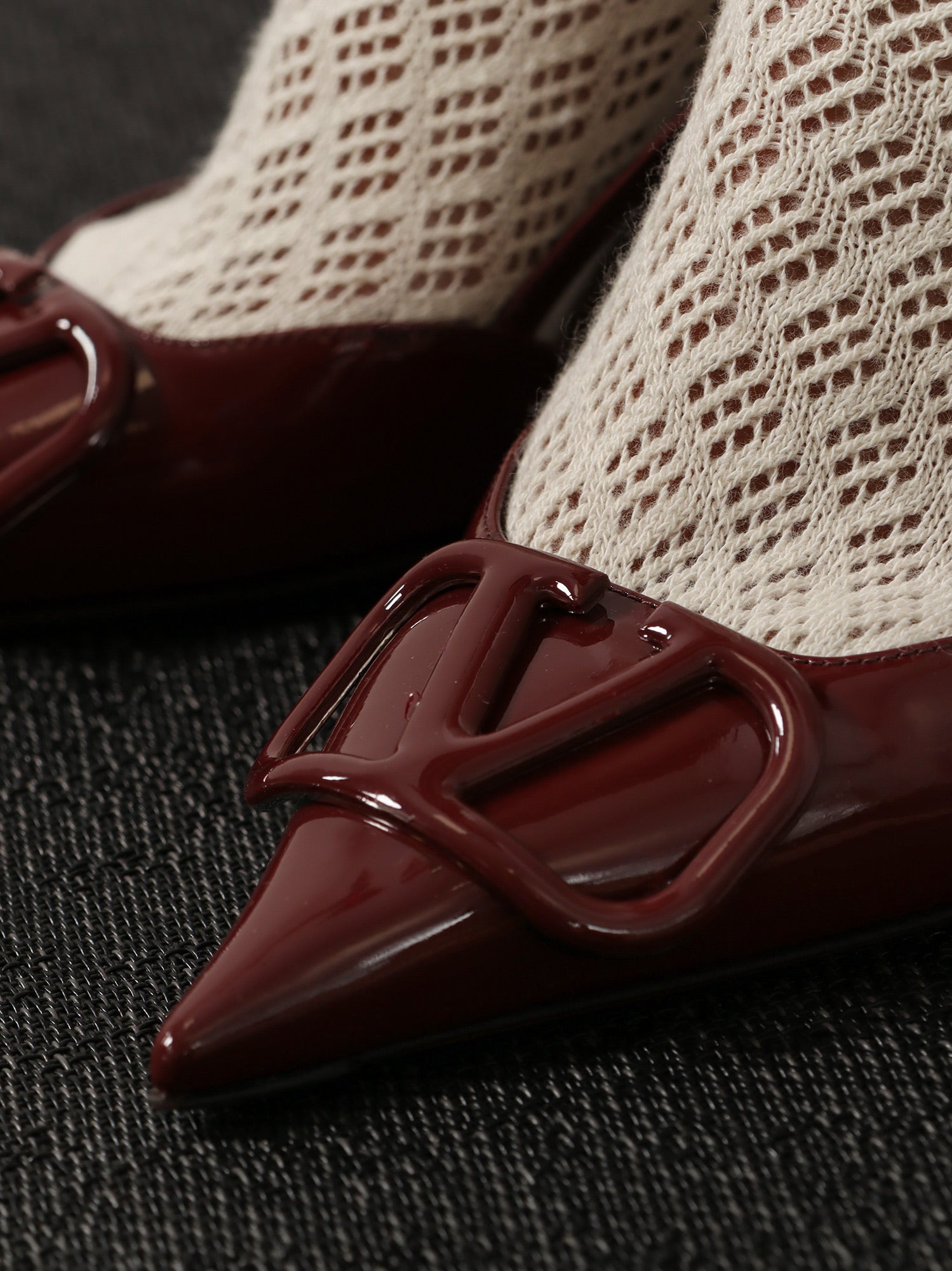 valentino-garavani-valentino-garavani-patent-leather-slingback-pumps