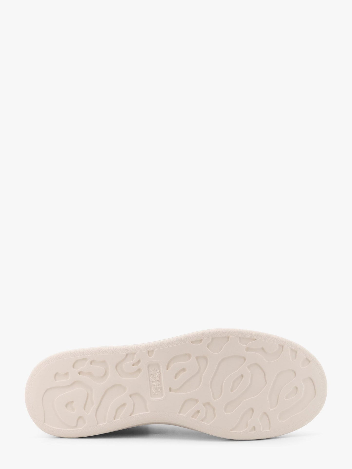 alexander-mcqueen-oversize-leather-sneakers-with-back-contrasting-patch