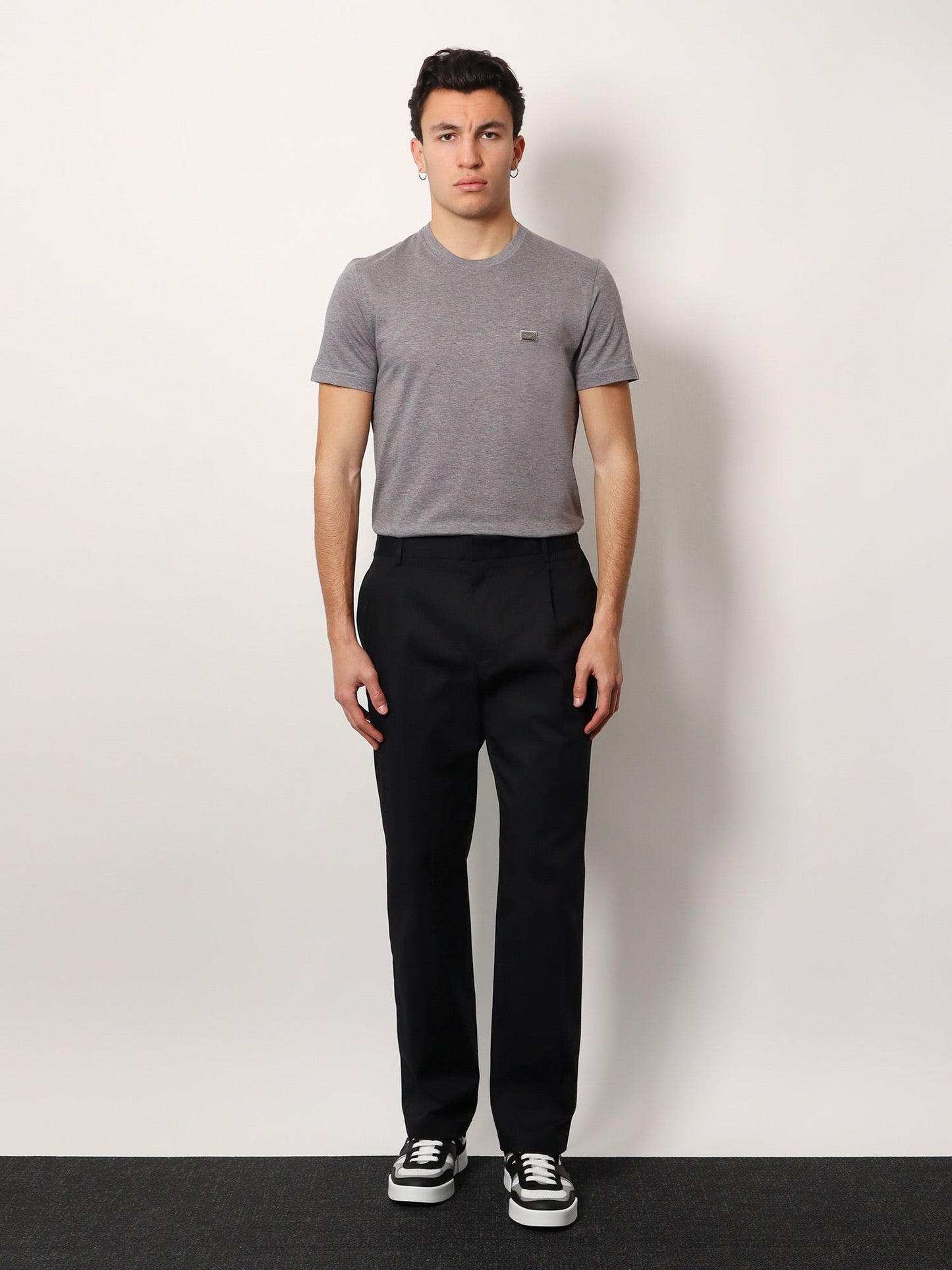 dolce-&-gabbana-cotton-t-shirt-with-metal-logo-detail