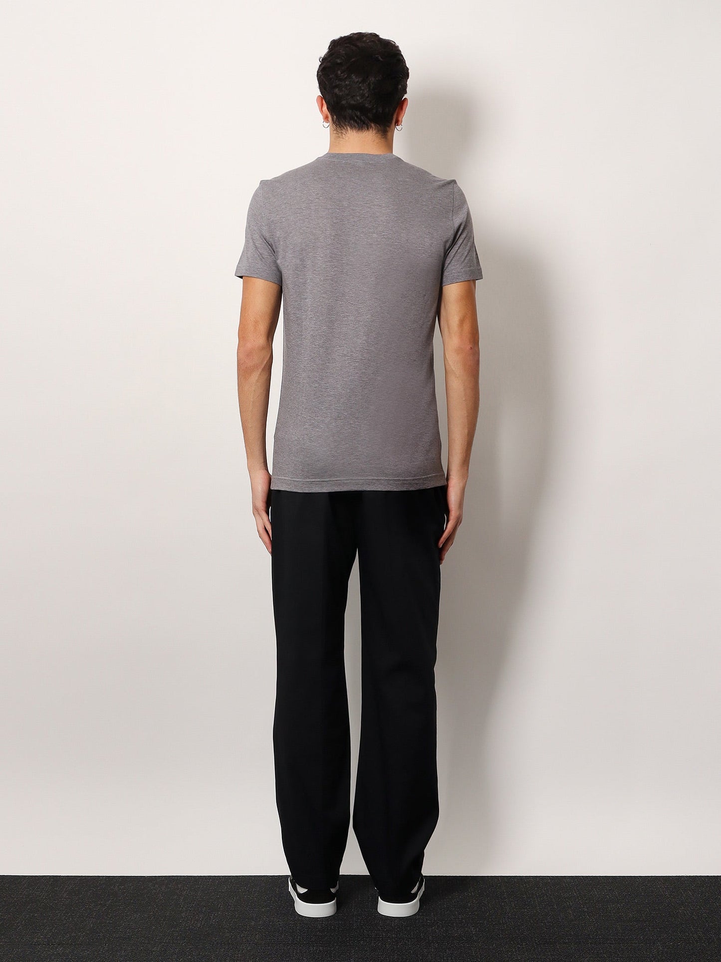 dolce-&-gabbana-cotton-t-shirt-with-metal-logo-detail