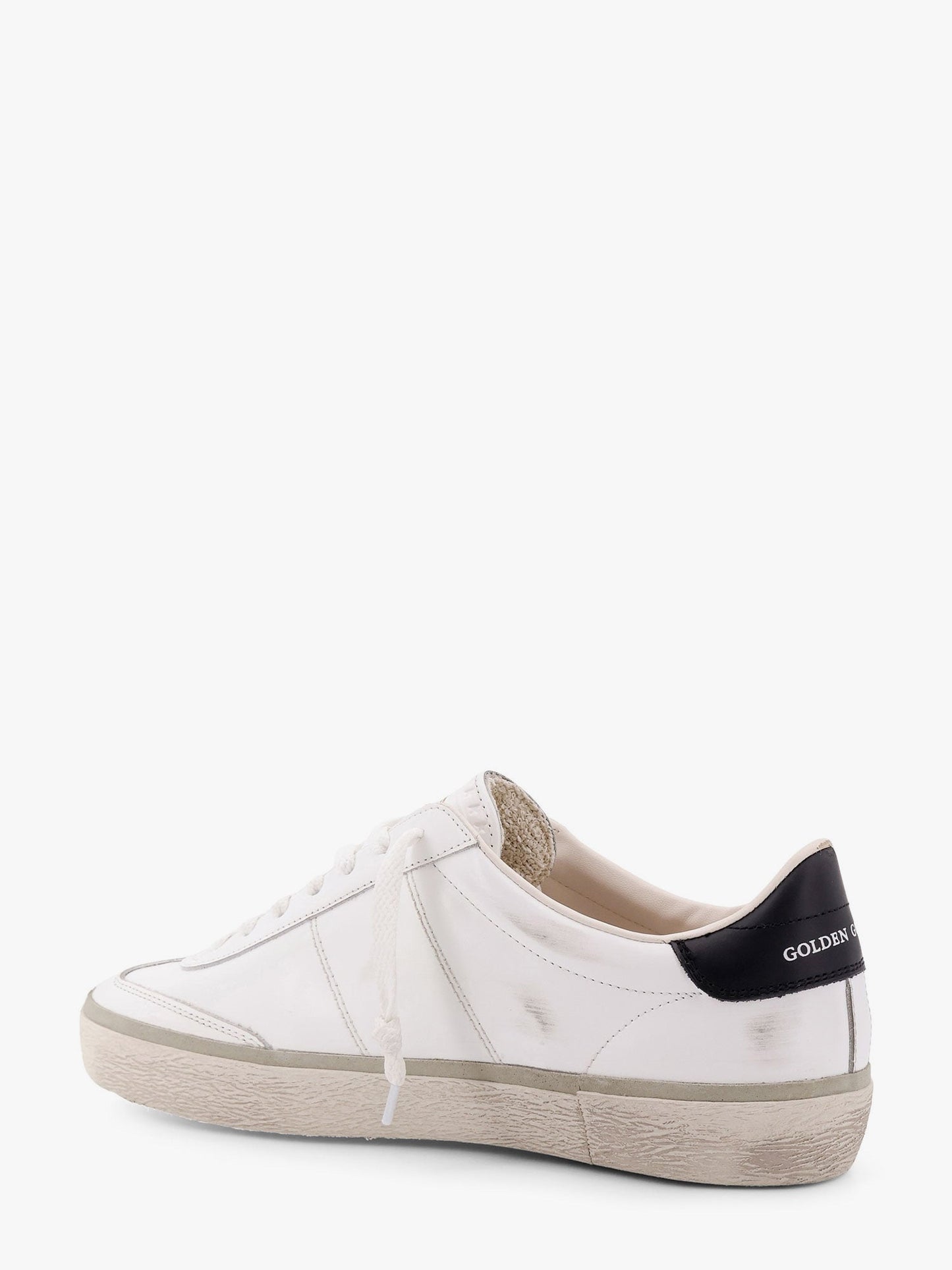 golden-goose-deluxe-brand-leather-low-top-soul-star-sneakers-with-used-effect