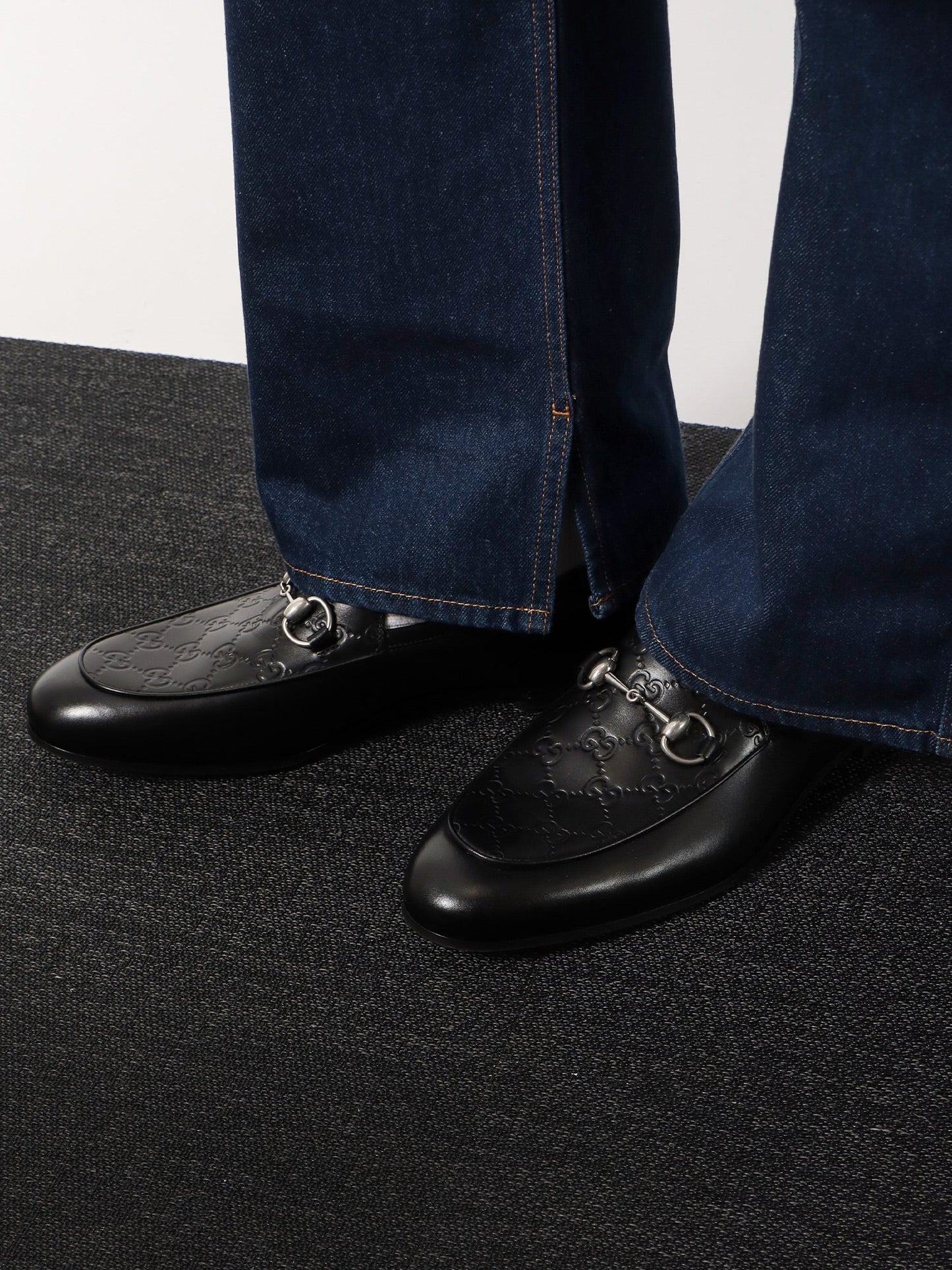 gucci-leather-loafer-with-iconic-frontal-horsebit