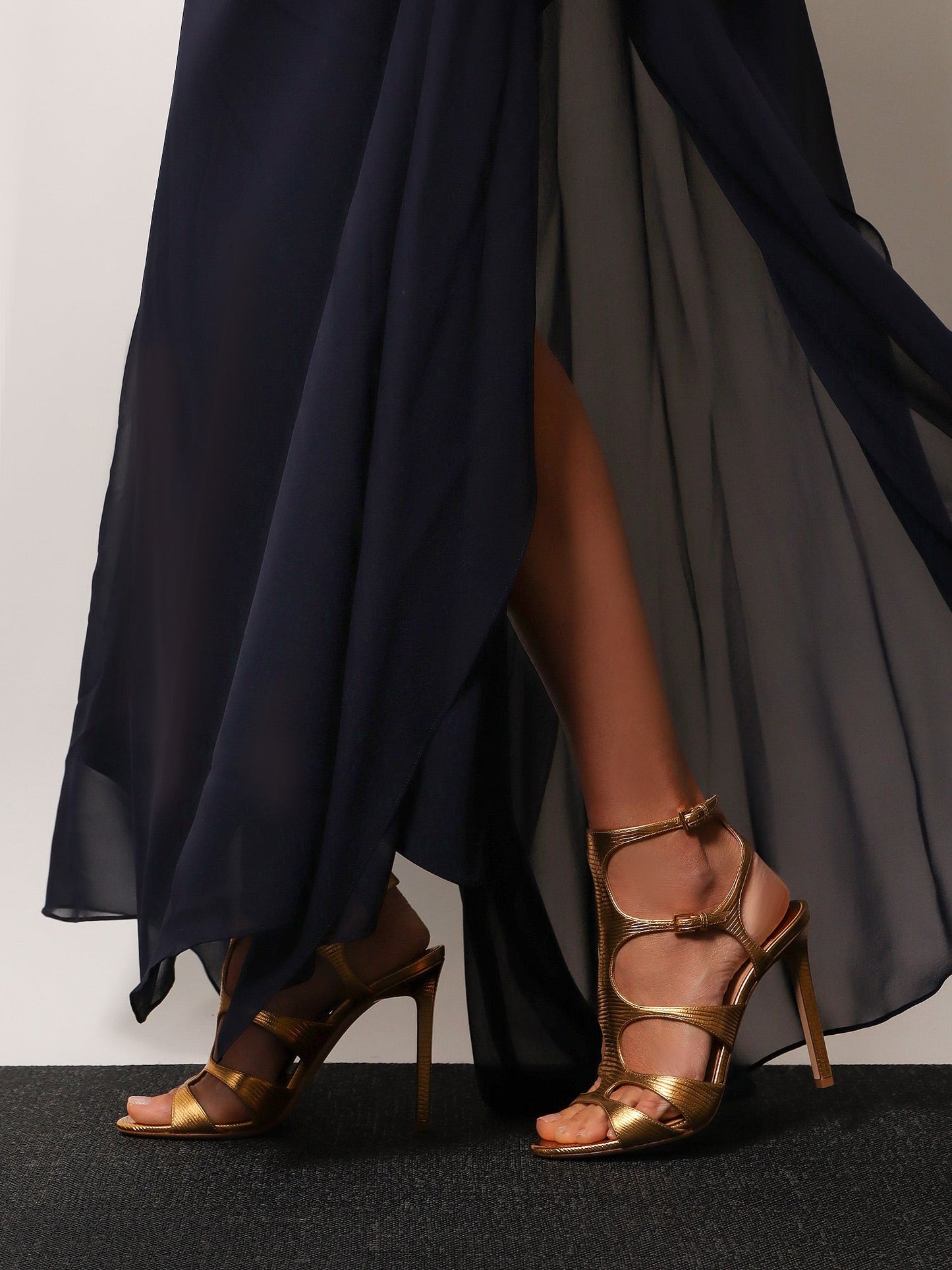 tom-ford-laminated-leather-sandals-with-croco-print