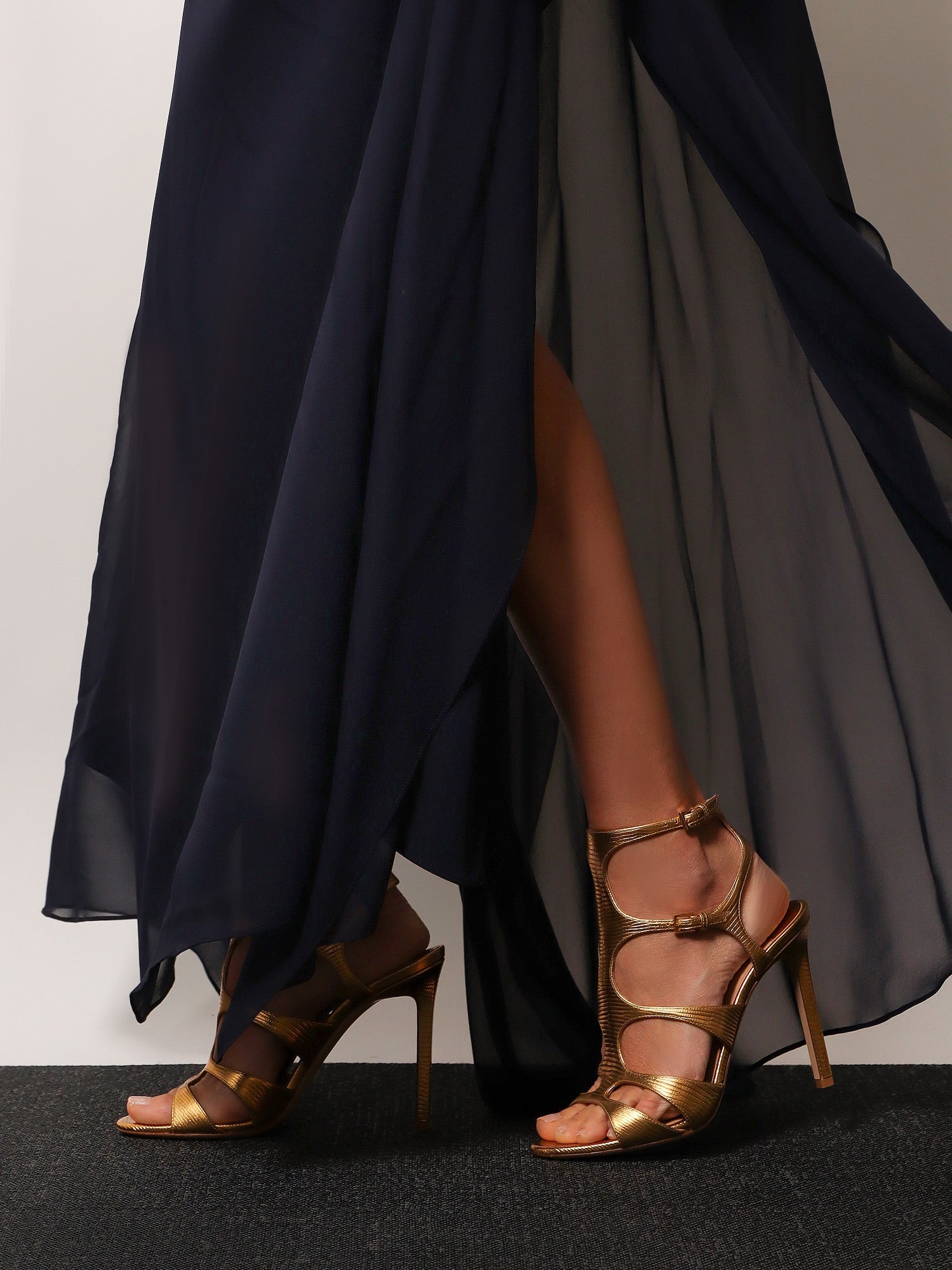 tom-ford-laminated-leather-sandals-with-croco-print