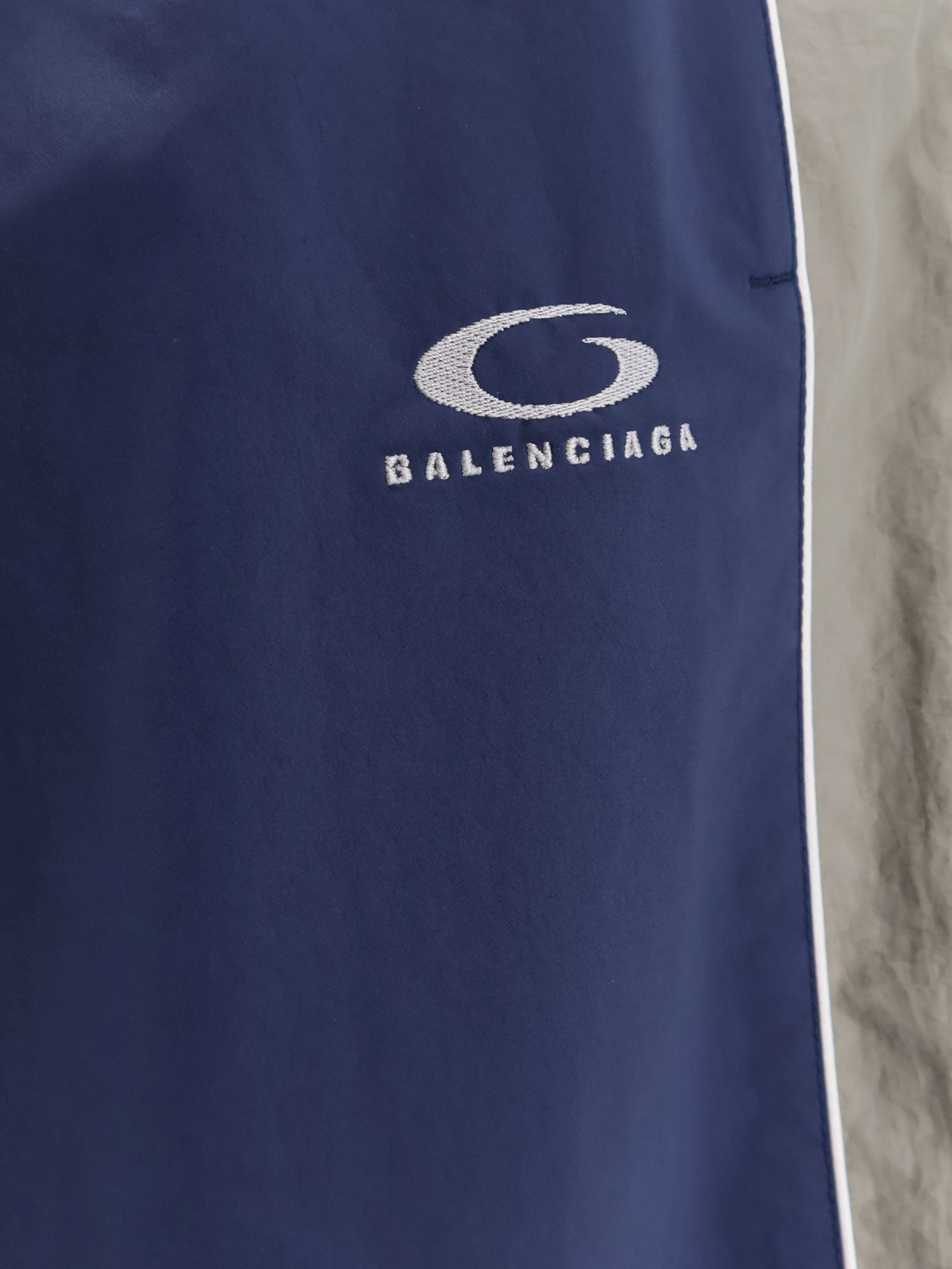 Sporty nylon trousers