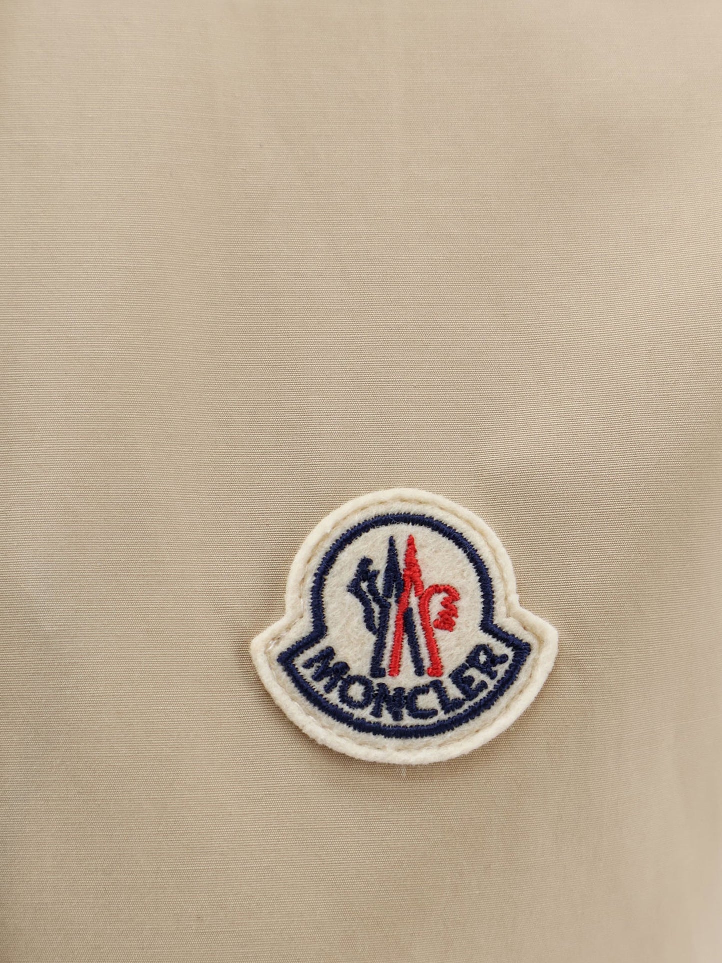 Sarracenia jacket with contrasting profiles