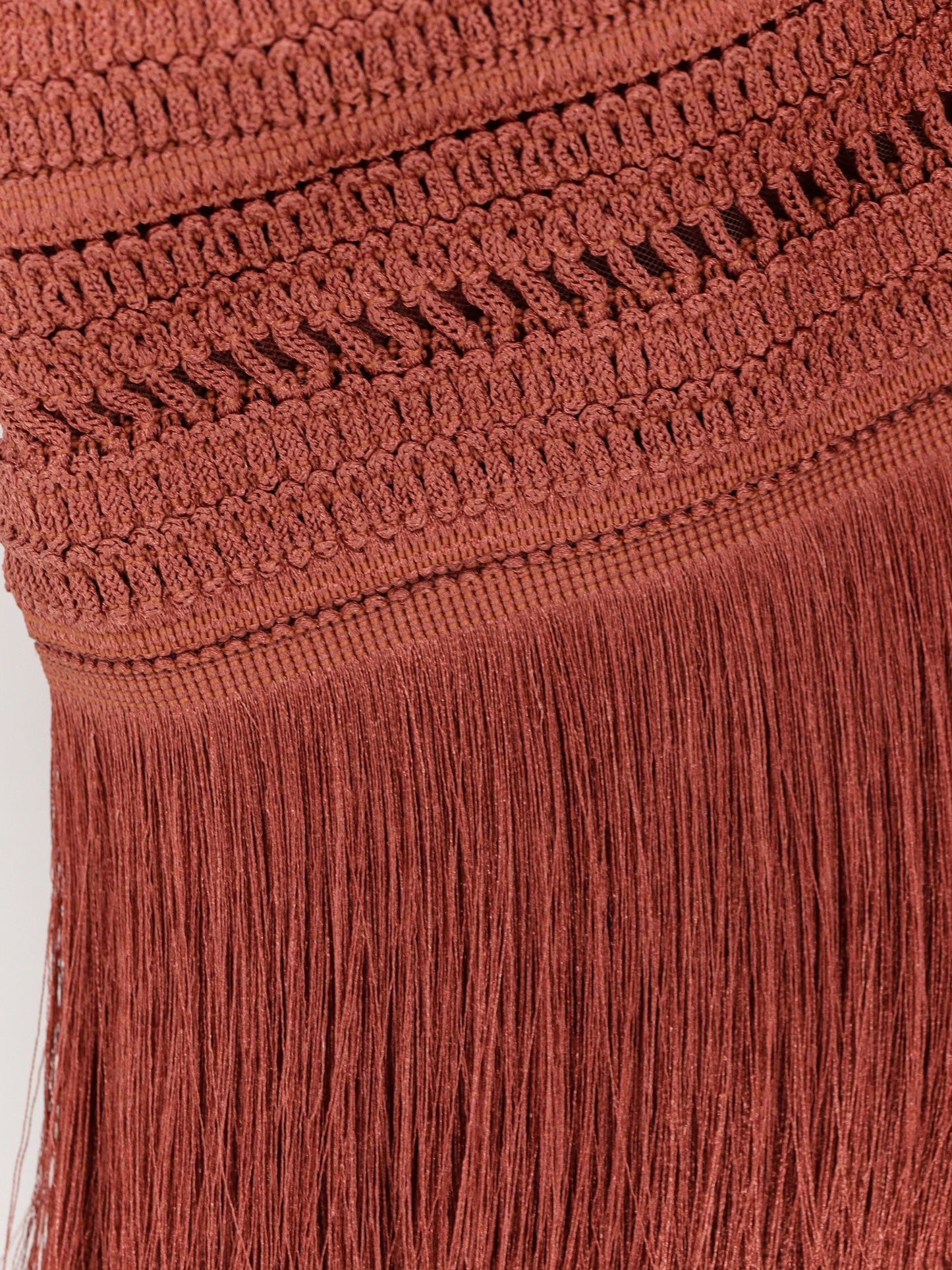 Asymmetrical top with fringes