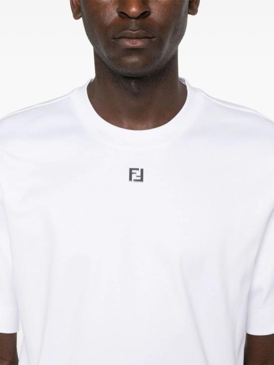 Short -sleeved t -shirt