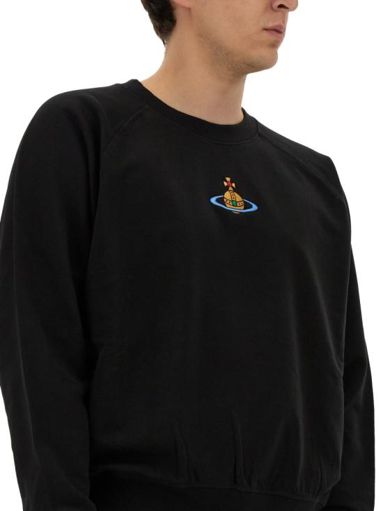 Long-sleeved t-shirt