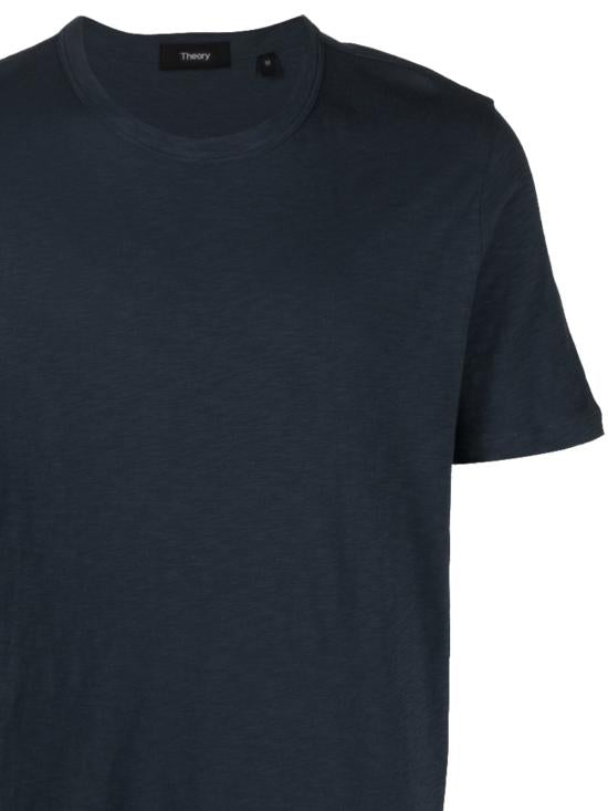 Short -sleeved t -shirt