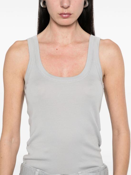 Sleeveless t -shirt