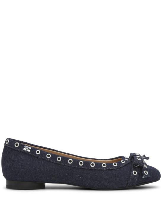 Flat shoes