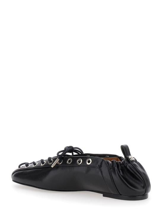 Flat shoes