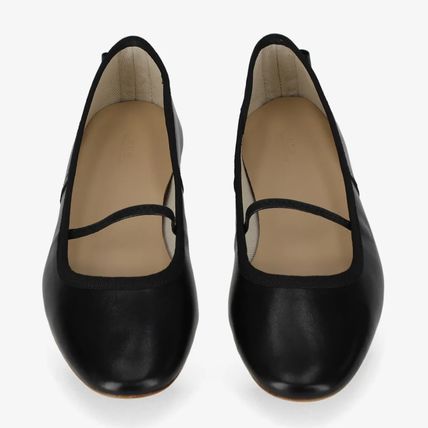 Flat shoes
