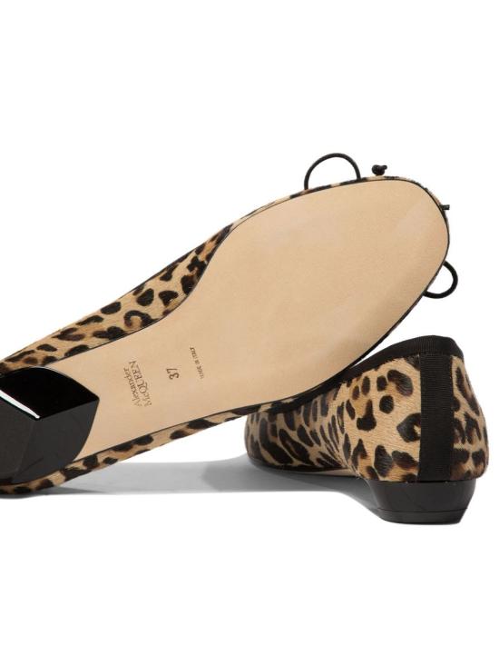 Flat shoes