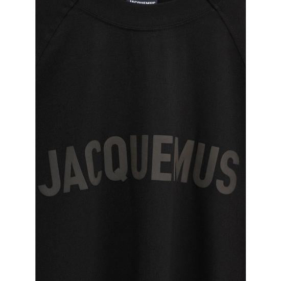 Long -sleeved t -shirt