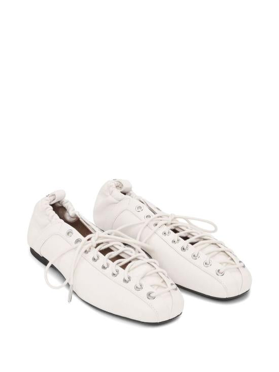Flat shoes