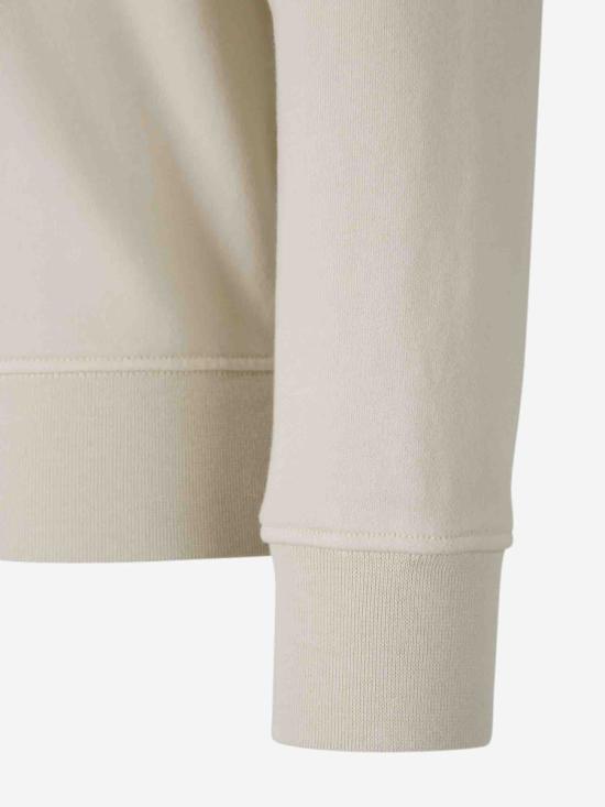 Long -sleeved t -shirt