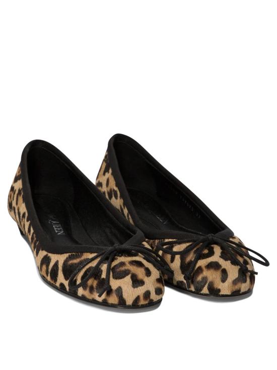 Flat shoes