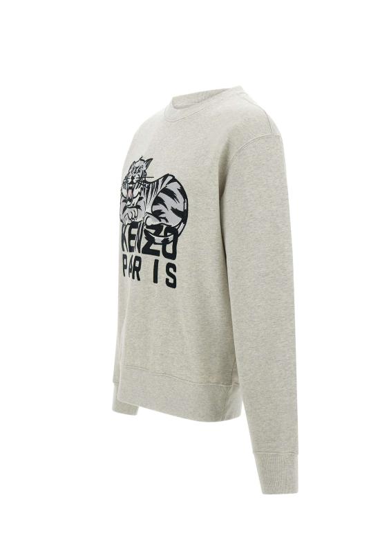Long -sleeved t -shirt