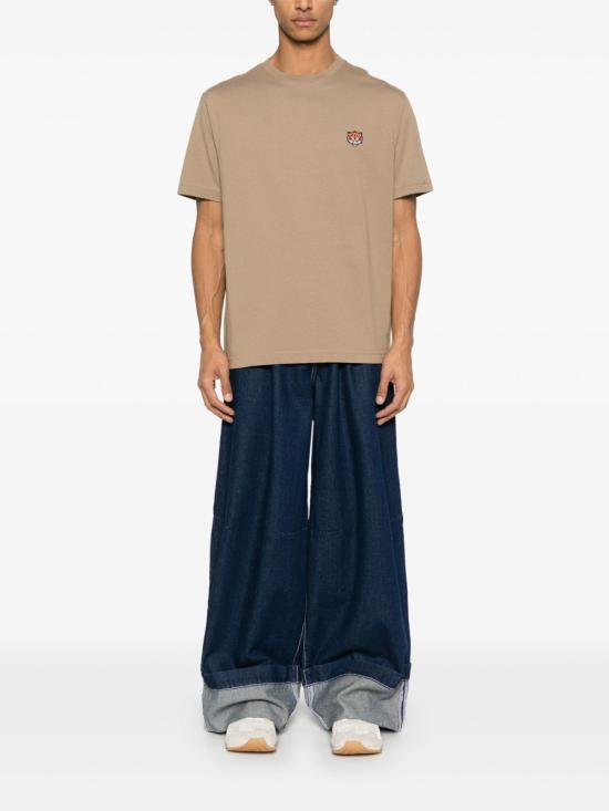 Short -sleeved t -shirt