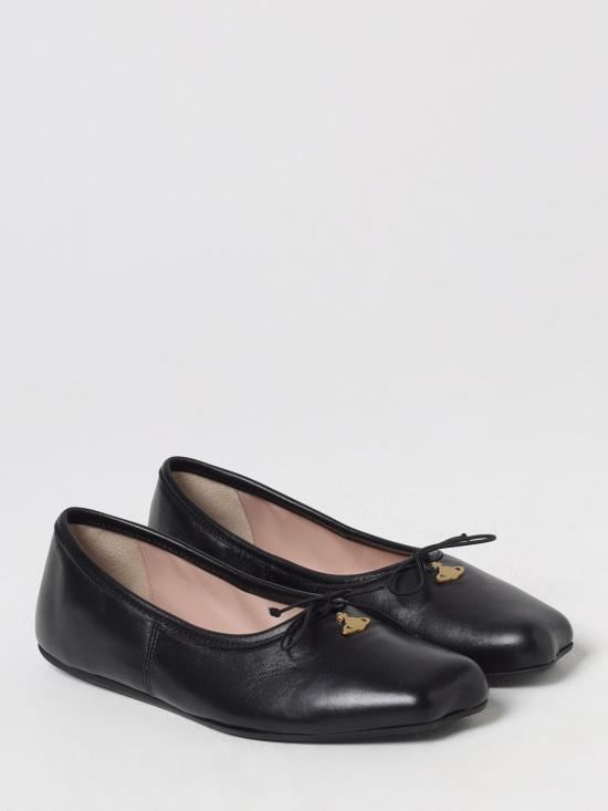 Flat shoes